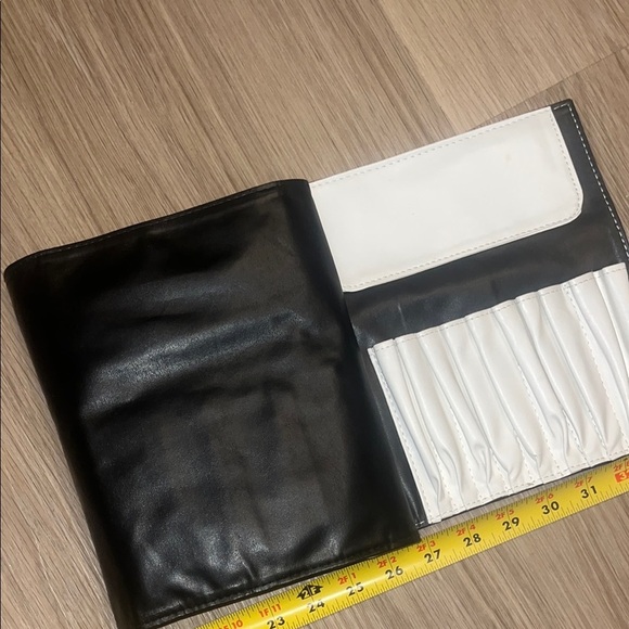 Makeup Brushes Organizer Black and White Tool Organizer (READ DESCRIPTION) - Picture 7 of 10